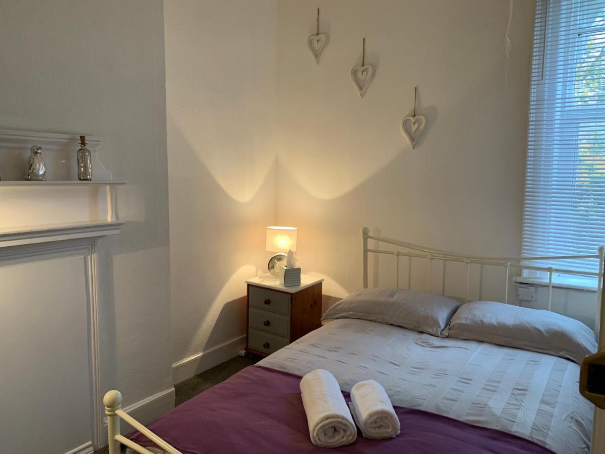 Cosy Rooms In 汤顿 外观 照片